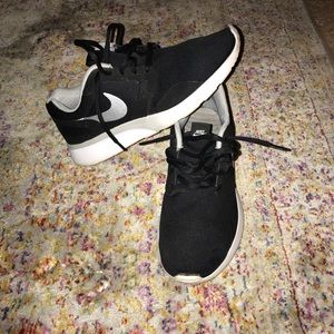 Women's Nike Running Sneaker | Size 7.5